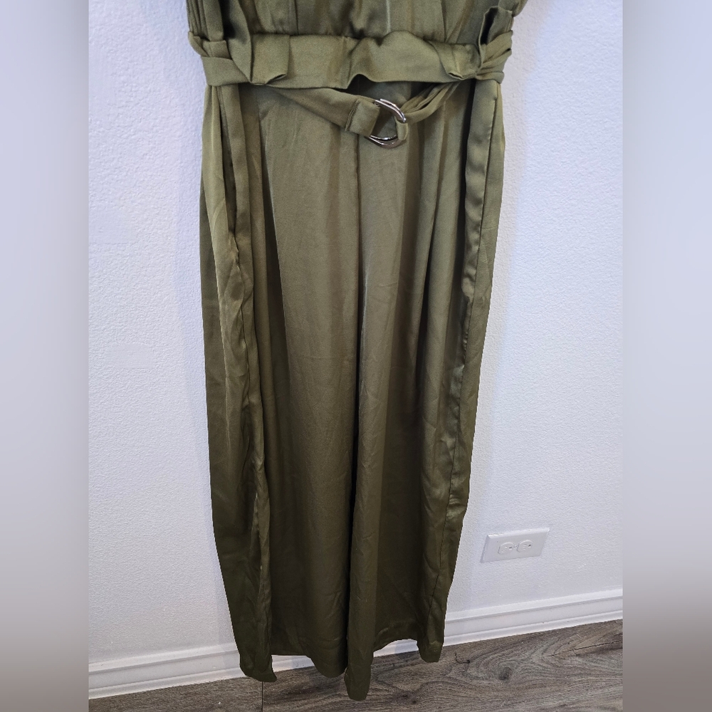 Glam NWT Satin Green Jumpsuit Fall, Holiday, Family Photos Size Medium - Picture 7 of 11